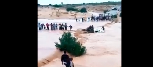 Tunisie – VIDEO : La crue de l’Oued Zroud emporte une voiture transportant des ouvrières agricoles