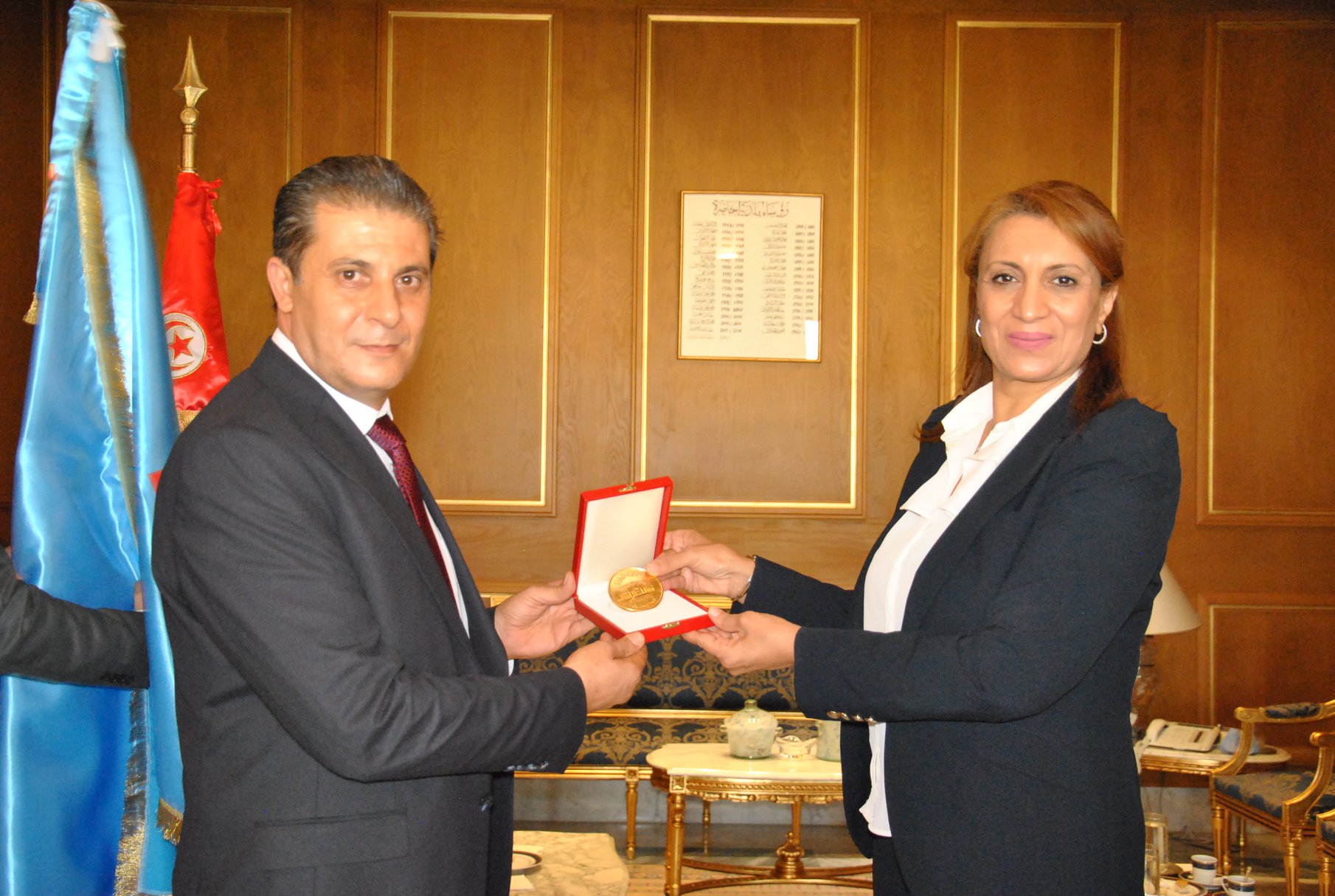 Tunisie: Le ministre des Affaires locales rencontre la maire de Tunis [photos]
