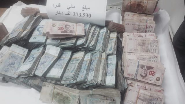 Tunisie: Plus de 270.000 dinars non déclarés saisis en possession d’un homme