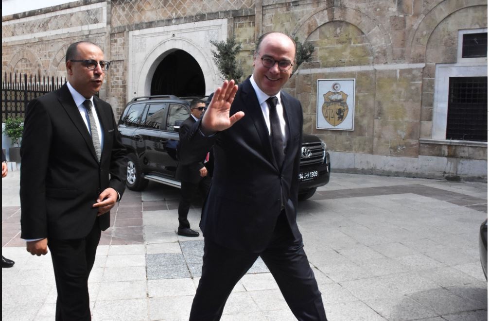 En photos : Passation des pouvoirs entre Fakhfekh et Mechichi