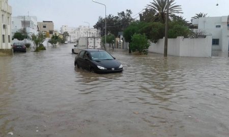 Tunisie: 16 personnes coincées dans leurs voitures par les eaux de pluies secourues par la protection civile