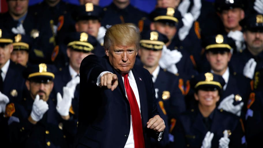 New York : Un policier suspendu pour avoir dit «Trump 2020»