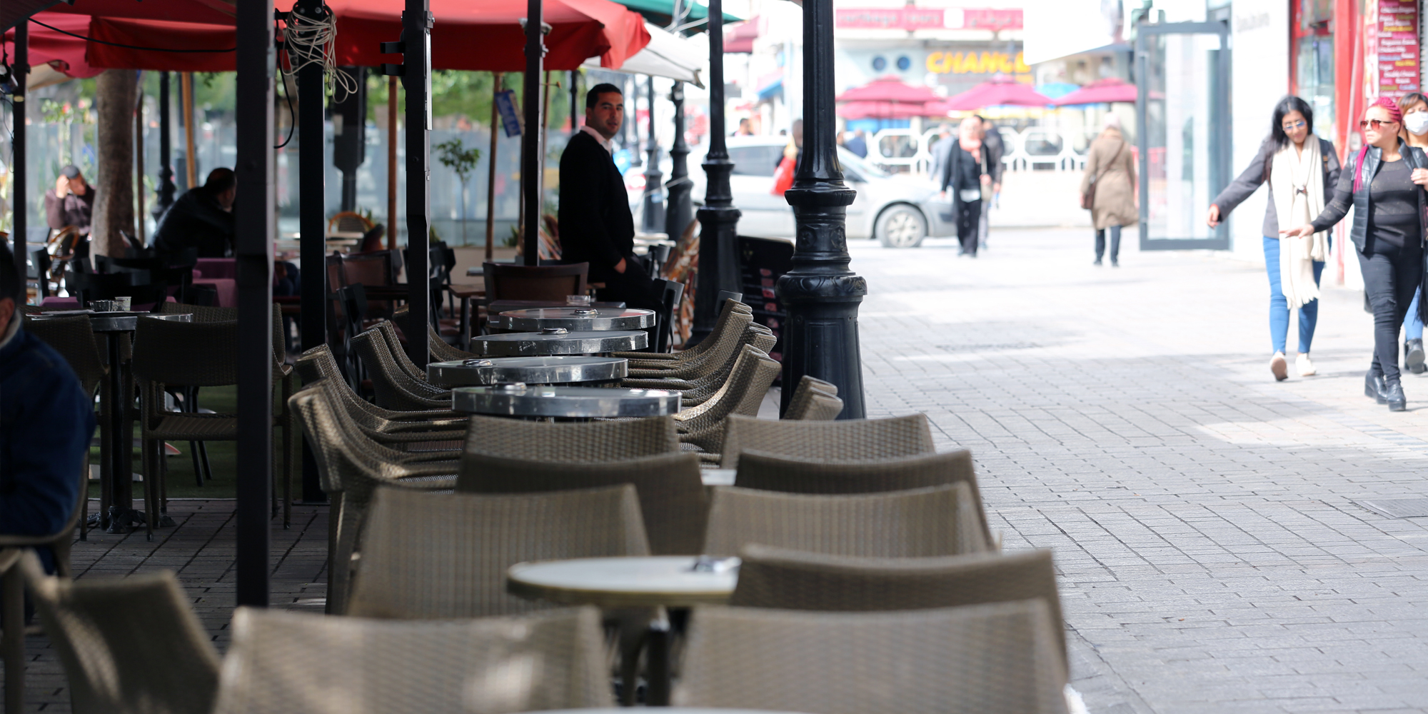 Tunisie – Le gouvernement détruit le secteur des cafés et restaurants