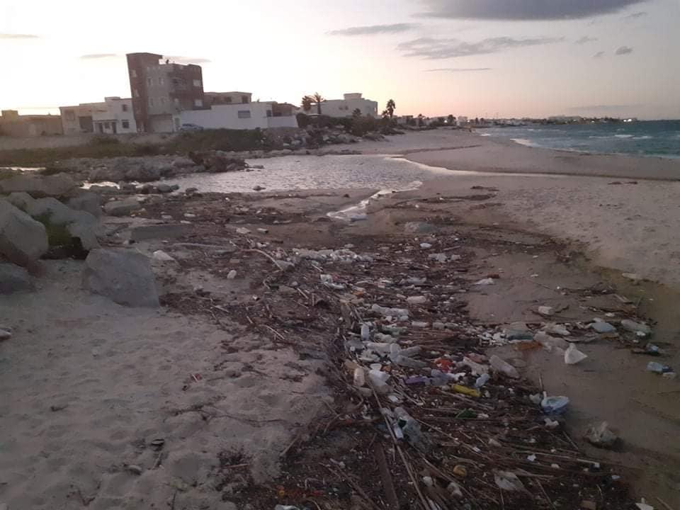 Photo du jour : La plage de Hammam Sousse jonchée d’ordures…