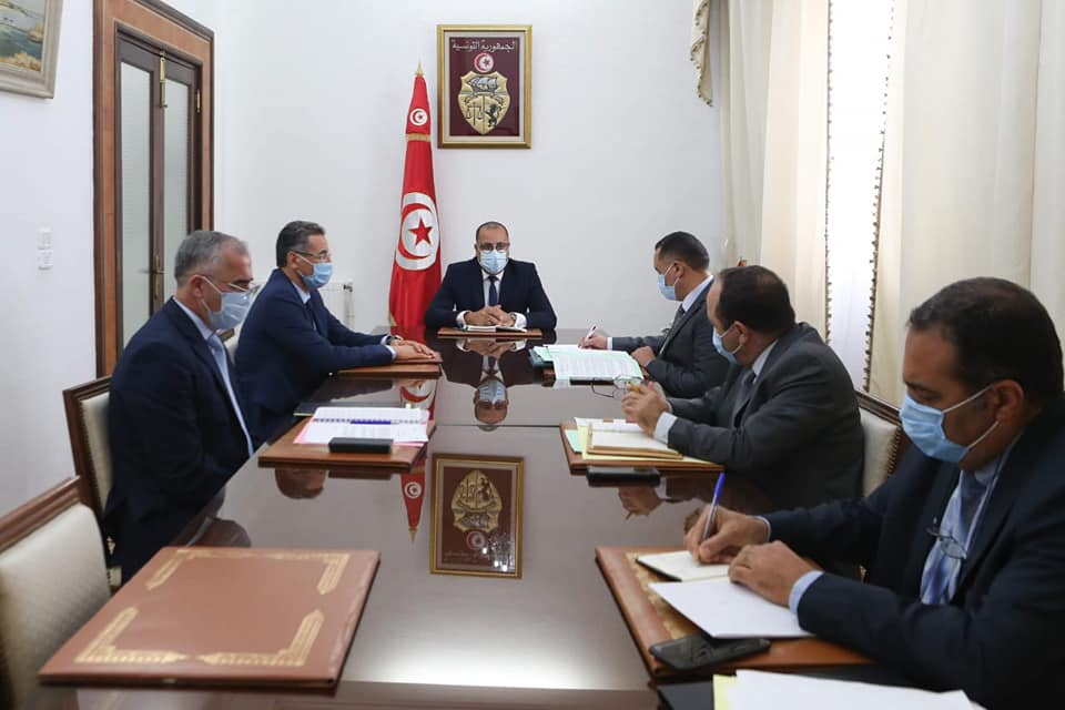 Tunisie : Hichem Mechichi en réunion avec le ministre de l’Intérieur et des hauts responsables sécuritaires
