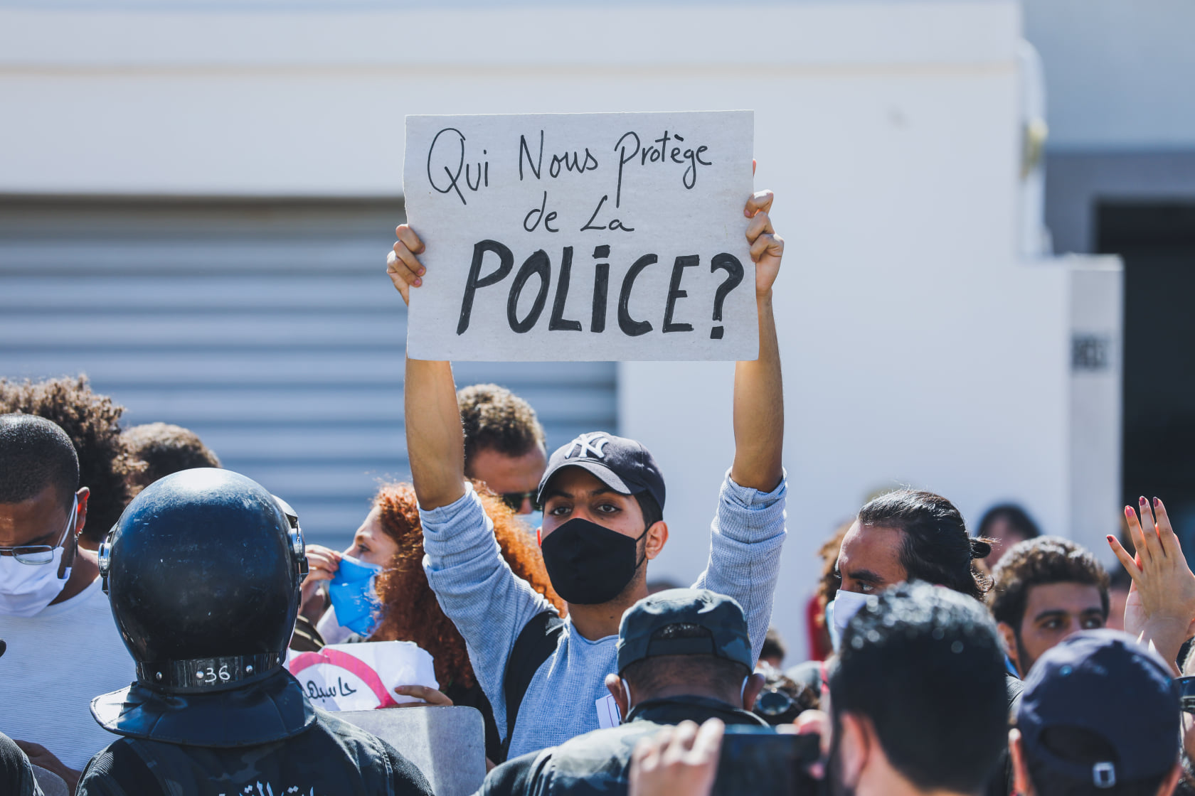 Tunisie: I WATCH organisation prend en charge les frais des avocats des jeunes ayant protesté contre la loi sur la protection des sécuritaires