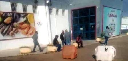 Tunisie – Sousse : Les salariés d’un espace commercial protestent après le décès de leur collègue du covid