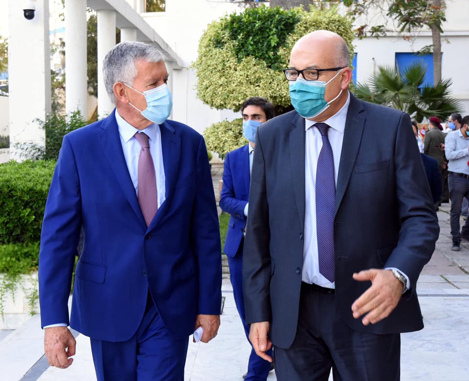 Tunisie : L’ambassadeur de France fait don d’aides médicales au profit du ministère de la Santé