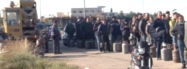 Tunisie – Kairouan : La circulation perturbée par des citoyens faisant la queue pour acheter une bonbonne de gaz
