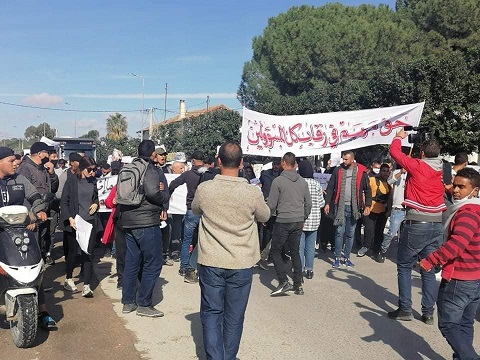 Tunisie [Photos]: Marche pacifique des habitants d’Enfidha pour demander des comptes aux responsables du décès d’une fille dans une bouche d’égout