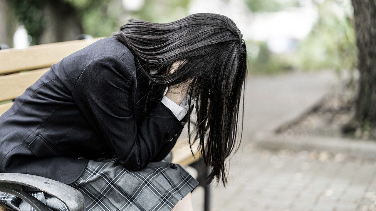 Au Japon, le nombre des personnes suicidées en octobre dépasse le nombre des personnes décédées du COVID-19 depuis le début de l’année.