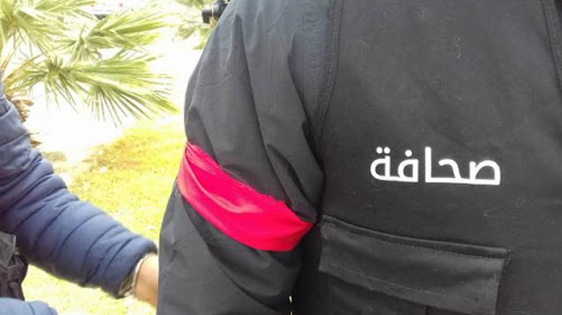 Tunisie : Les journalistes portent les brassards rouges ,à partir d’aujourd’hui, pour défendre leurs droits