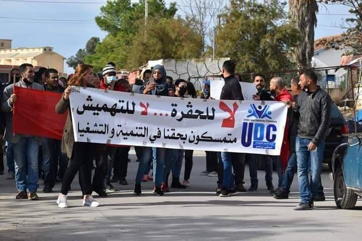 Tunisie-Kef: Des manifestants bloquent le passage sur la route principale de la ville