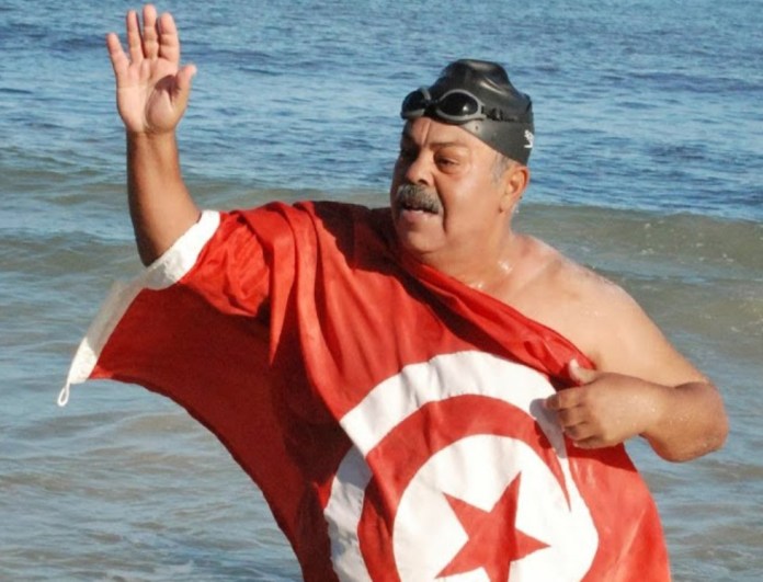 Tunisie : Nejib Belhedi réalise le tour de Djerba à la nage