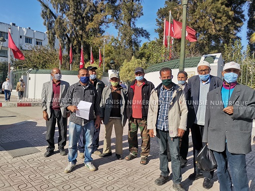 Tunisie: En images, des éleveurs protestent à Béja pour réclamer de l’orge