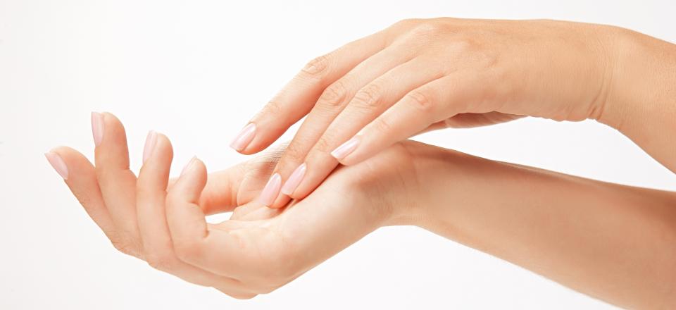 TN beauté : Vous avez les mains abîmées et desséchées ? Voici quelques remèdes !