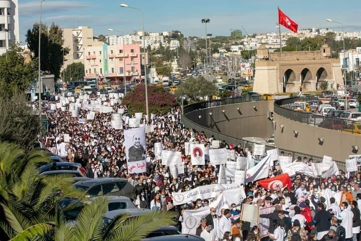 Tunisie: Levée provisoire de la grève générale des blouses blanches