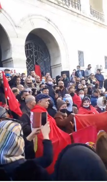 Tunisie: Les agents et cadres de la justice protestent contre l’emploi du mécanisme de réquisition