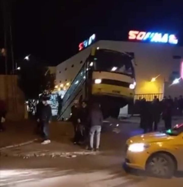 Tunisie: Bus tombé dans un trou à Bir El Kassaâ: Le ministère de l’équipement accuse l’ONAS