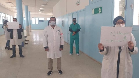 Tunisie: En images, protestation au CHU de Médenine suite au décès du médecin résidant à Jendouba