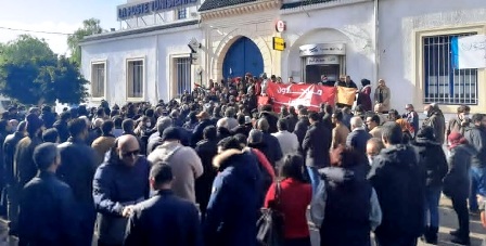 Tunisie – Le courant démocratique tient un sit-in devant le siège de l’ARP