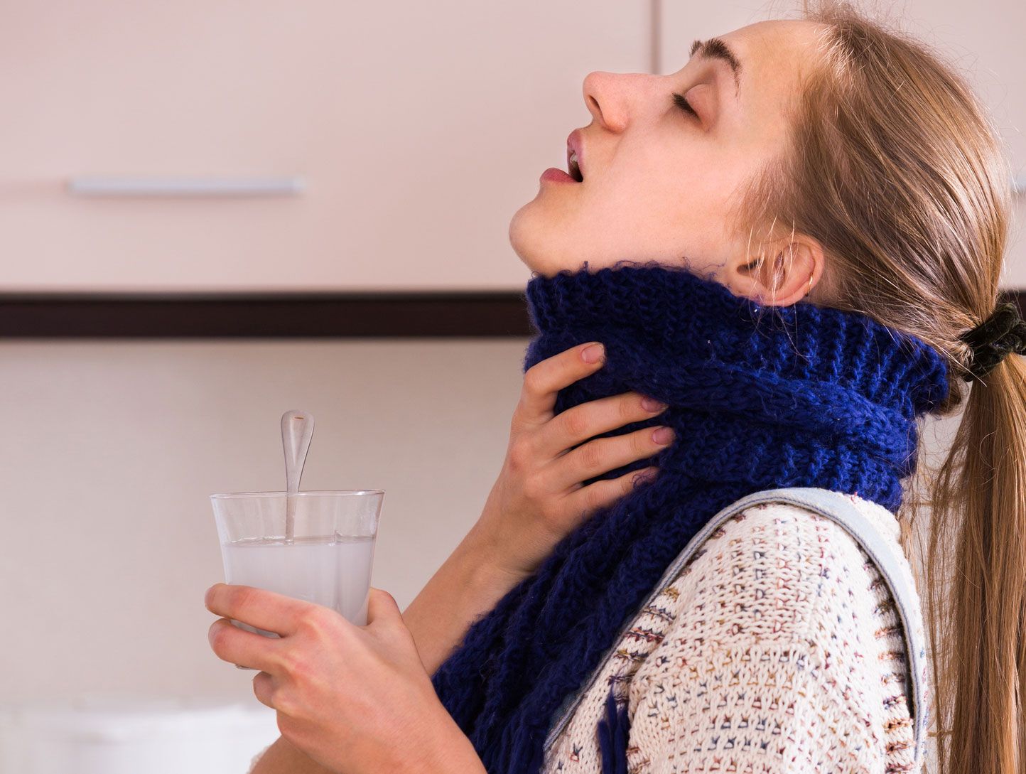 TN Beauté : Astuce de grand-mère “L’eau salée contre le mal de gorge”