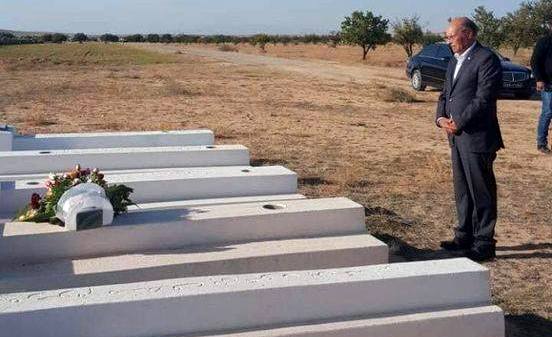 Tunisie – Marzouki se recueille devant la tombe de Mohamed Bouazizi