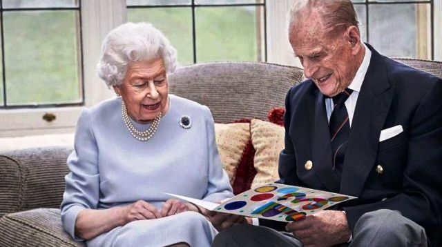 La reine Elisabeth II et son mari vont se faire vacciner contre le covid