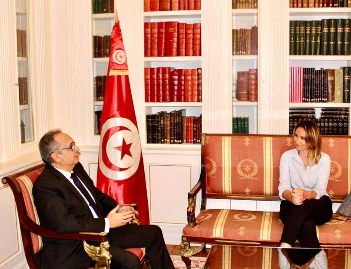 France-Tunisie: l’ambassadeur de Tunisie reçoit la journaliste tunisienne Sarah Amrouni