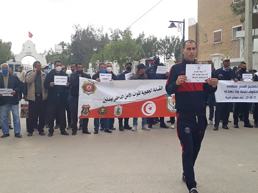 Tunisie: En images, protestations des agents de sécurité à Médenine