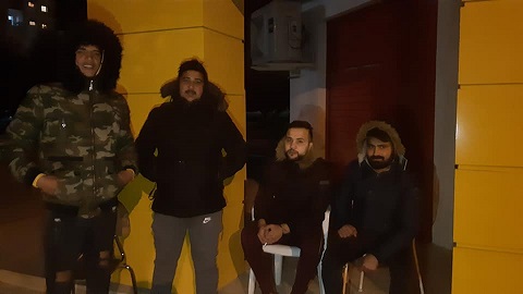 Tunisie [Photos]: Des jeunes épaulent des gardiens pour protéger des espaces commerciaux à Sousse