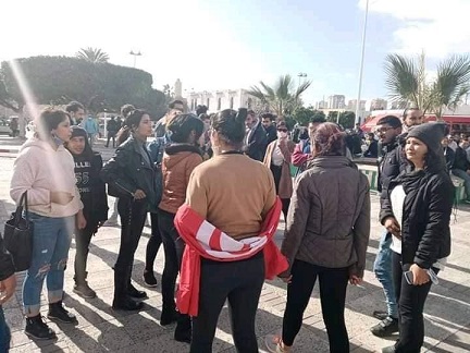 Tunisie [Photos]: Usage du gaz lacrymogène pour disperser des étudiants et diplômés chômeurs à Sousse
