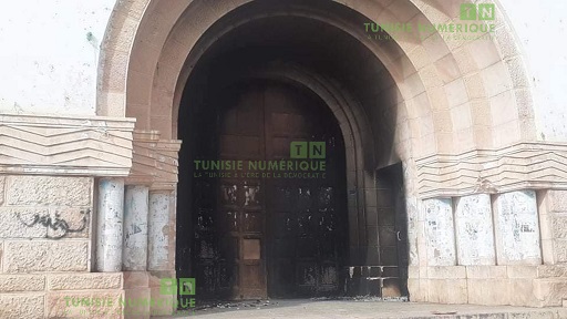 Tunisie [Photos]: Des inconnus incendient l’ancienne église à Béja