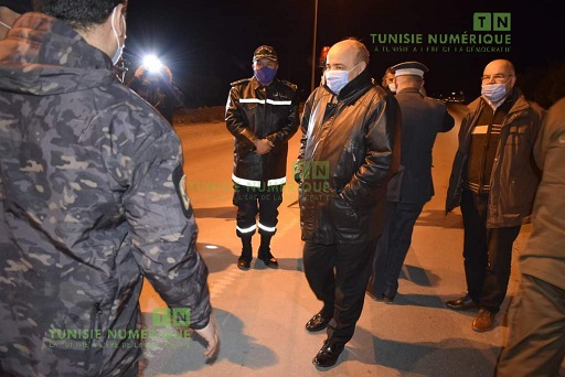 Tunisie: En images, visite d’inspection du gouverneur du Kef aux unités de sécurité la nuit du Nouvel An