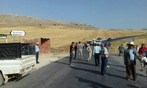 Tunisie: Des protestataires bloquent la route reliant Béja à Mateur