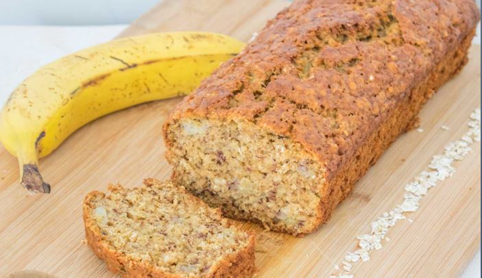 Recette : Cake aux flocons d’avoine, banane et raisins secs