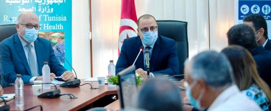 Tunisie – La commission scientifique essaie de convaincre Mechichi de prolonger le confinement général
