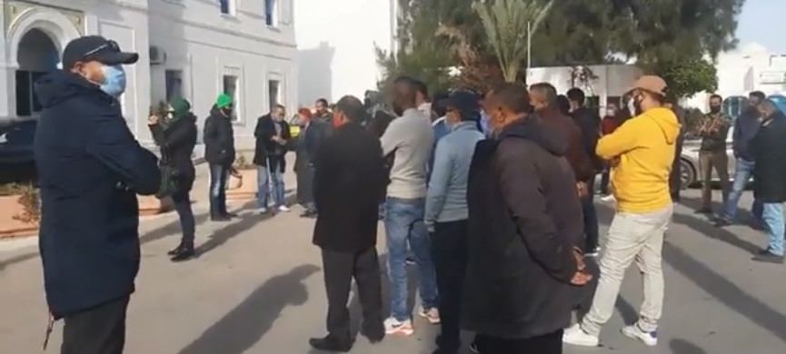 Tunisie – Djerba : Les cafetiers défient l’Etat et annoncent la reprise de leurs activités normales dès le lundi