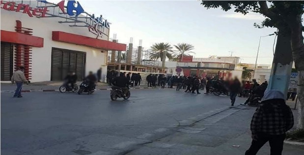 Tunisie – Ksar Helal : Les citoyens s’opposent aux casseurs qui voulaient piller un magasin