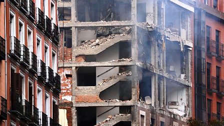 Au moins deux morts dans une forte explosion d’un immeuble au centre de Madrid