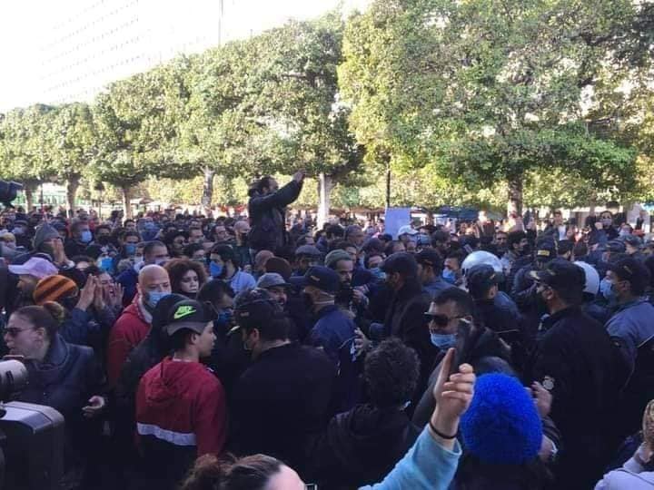 Tunisie : Dispersion d’une marche dans l’avenue Habib Bourguiba avec des tirs de gaz lacrymogène