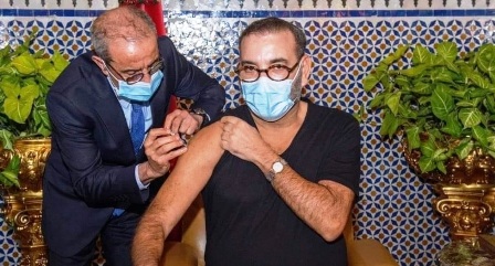 Le roi du Maroc donne le coup d’envoi de la campagne de vaccination anti covid