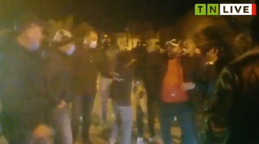 Tunisie – VIDEO : Sfax : Arrestation d’enfants mandatés pour mettre le feu à des pneus