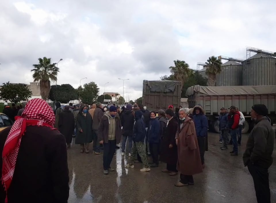 Tunisie-Béja: Des agriculteurs protestent contre la pénurie d’ammonitrate