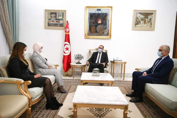 Tunisie: Le Chef du gouvernement honore deux enseignantes figurant dans le top 100 des meilleurs enseignants au monde