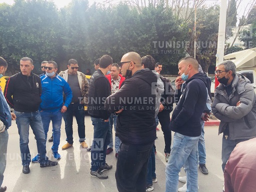 Tunisie: En images, des conducteurs de taxis en colère à Béja