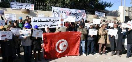 Tunisie – Plaintes en justice contre les protestataires qui bloquent la production du phosphate
