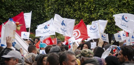 Tunisie – Autorisation et promotion de la manifestation d’Ennahdha malgré les restrictions dues à la Covid