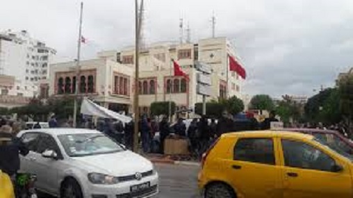 Tunisie [Vidéo]: Sit-in de protestation des propriétaires des taxis individuels à Sfax