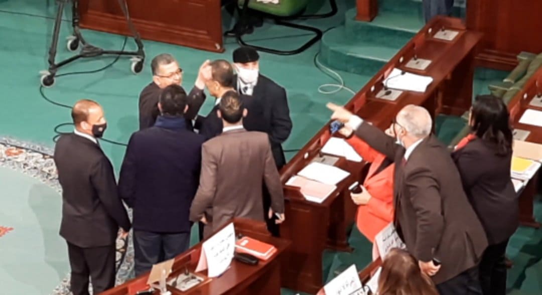 Dernière minute: Des fonctionnaires dans l’hémicycle du Parlement!